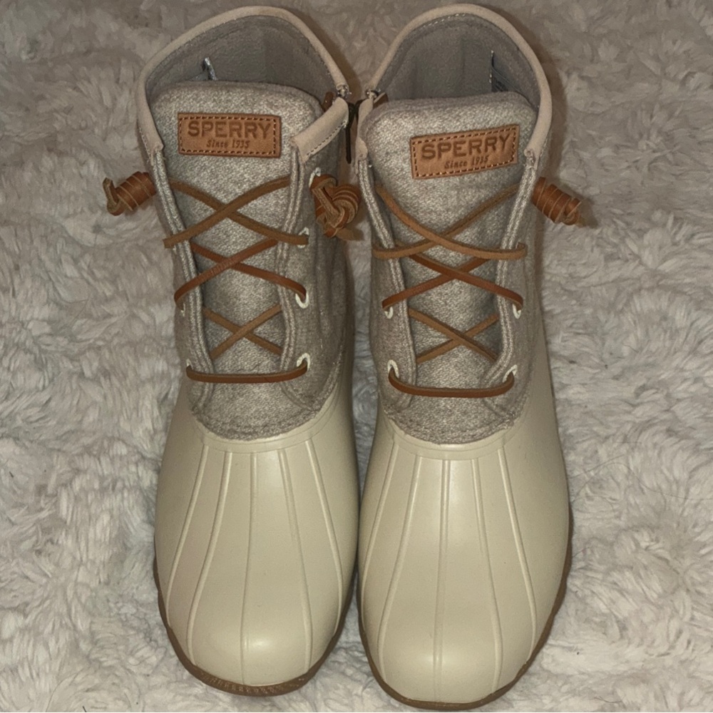 Sperry Women's Beige and Cream Winter Boots